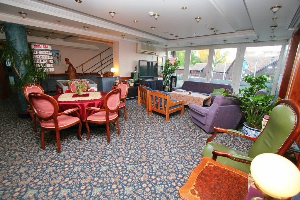 Hotel Waterfront Szentendre Exterior foto